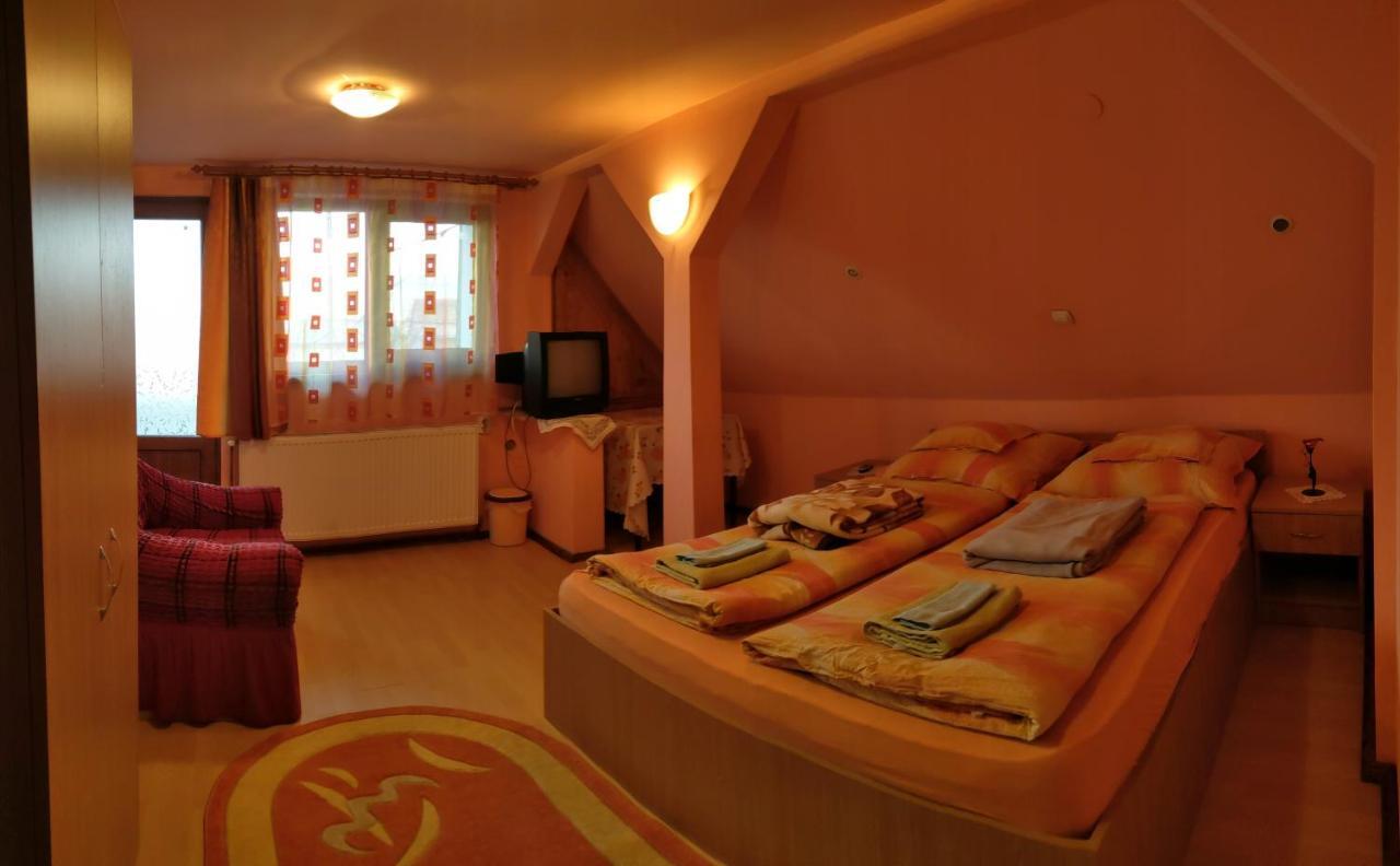 Hotel Csergő Ildikó vendégház à Lăzarea Extérieur photo